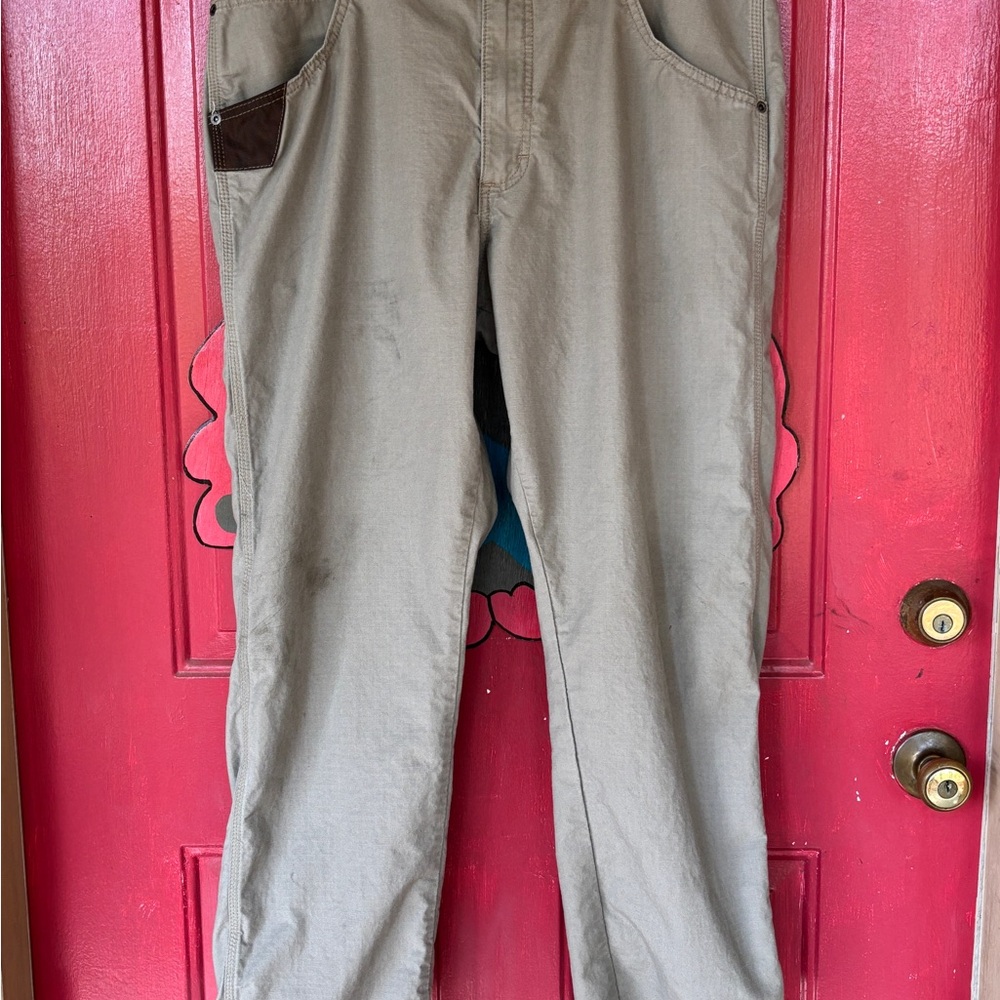 Wrangler Men's Khaki Work Pants. 38x30. GUC.